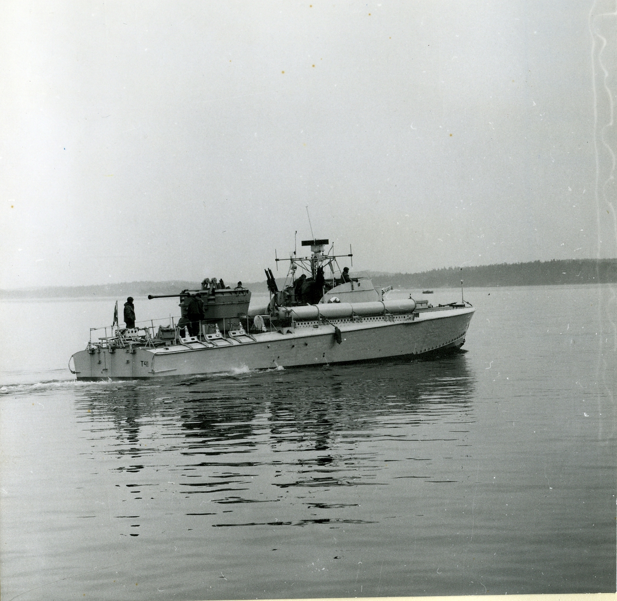 Motortorpedbåten T 41. Vy från styrbord, snett akterifrån.