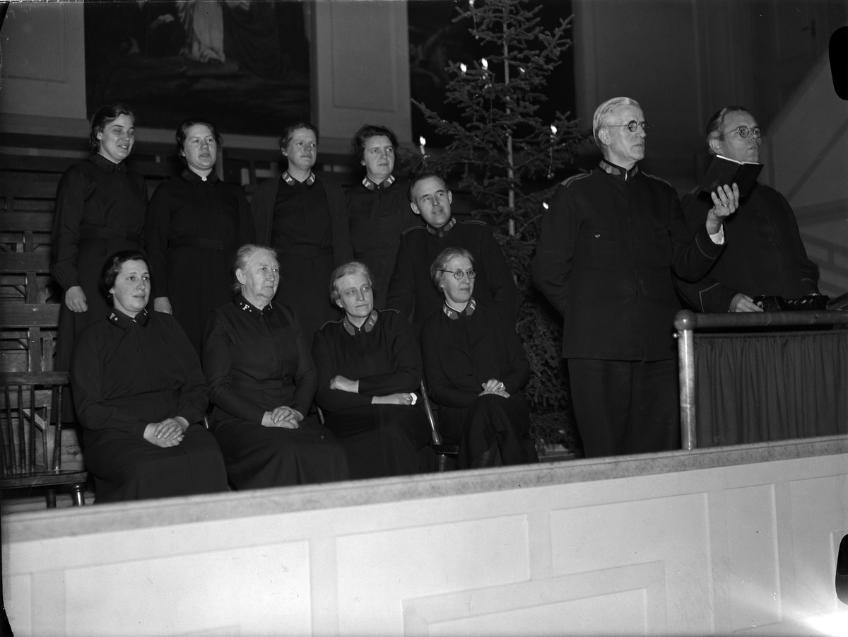 "Festligt på Frälsningsarmén i Upsala. Över 100 presentkort till julmat utdelade", Uppsala december 1941