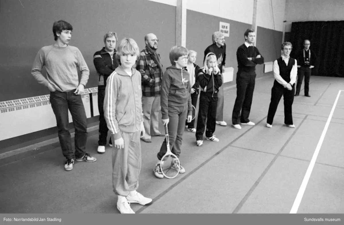 Tennistränaren Percy Rosberg Tränar Scandia- Och Sca-ungdomar På 