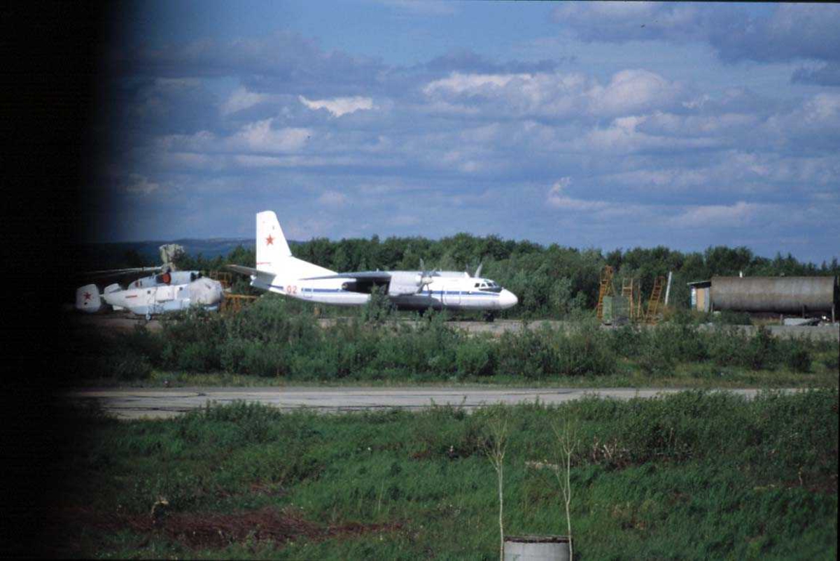 Lufthavn. Et fly på bakken, Antonov AN-24.