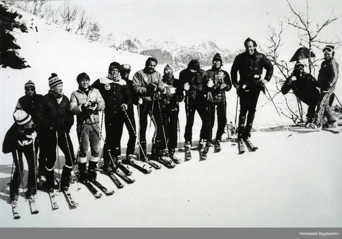 Frå Hemsedal skiheiser ein gong på 1980-talet. Frå venstre: Magne H ...