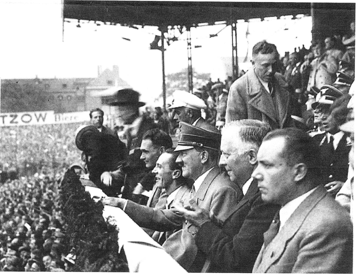 Hitler, Bormann, Hess og Goebbels og den norske ambassadør Arne Scheel på Post Stadion, Berlin 7. august 1936, under OL der.