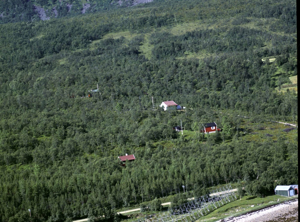Flyfoto av et hytteområde på Skjærstad.