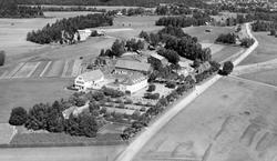 Flyfoto av Østfold Småbrukerskole, Haga i Eidsberg 1951.