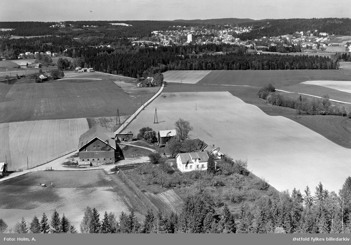 Gården Kløntorp i Eidsberg, flyfoto fra 27. mai 1957.