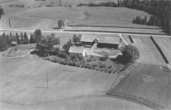 Flyfoto av gården Tveten  i Eidsberg 1951.
