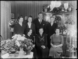 Bursdagsfeiring 1951,  kvinnen foran i midten er Torine Mari