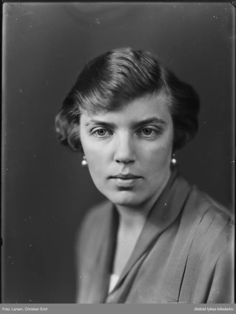 Portrett av ukjent kvinne.