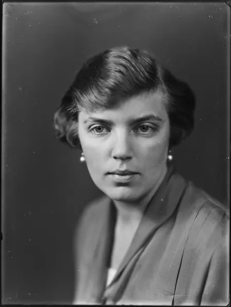 Portrett av ukjent kvinne.