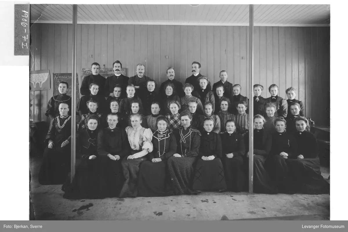 Elever fra Meieriskolen i Levanger