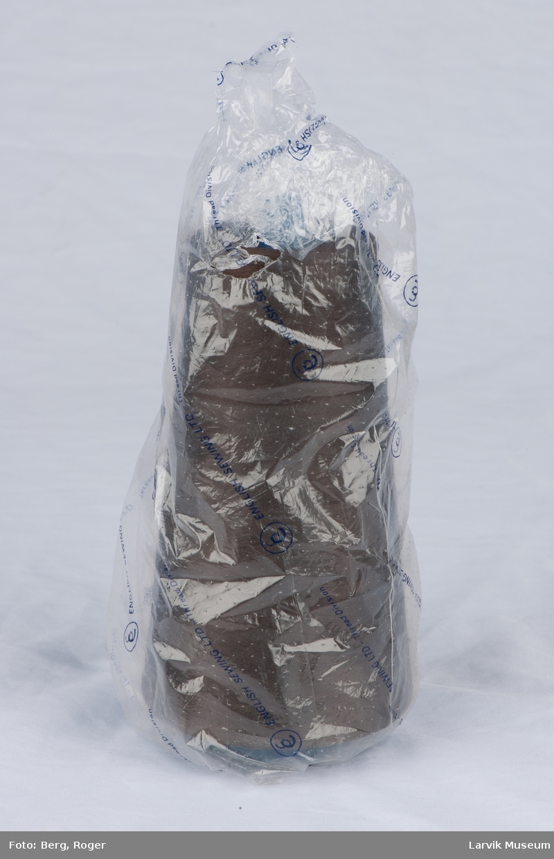 Trådsnelle med plastspole, pakket i plast