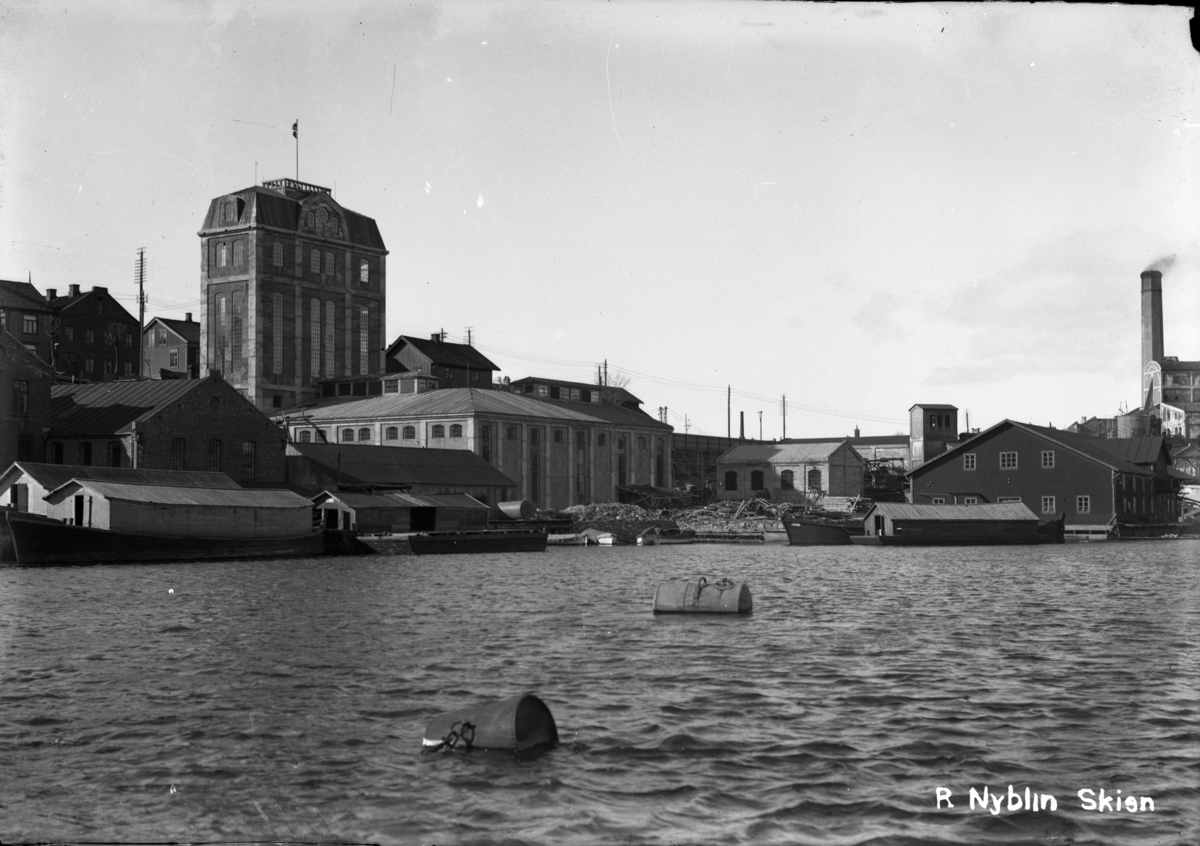 Klosterøya, industri, "Spriten" som produserte tresprit, med mer fotografert