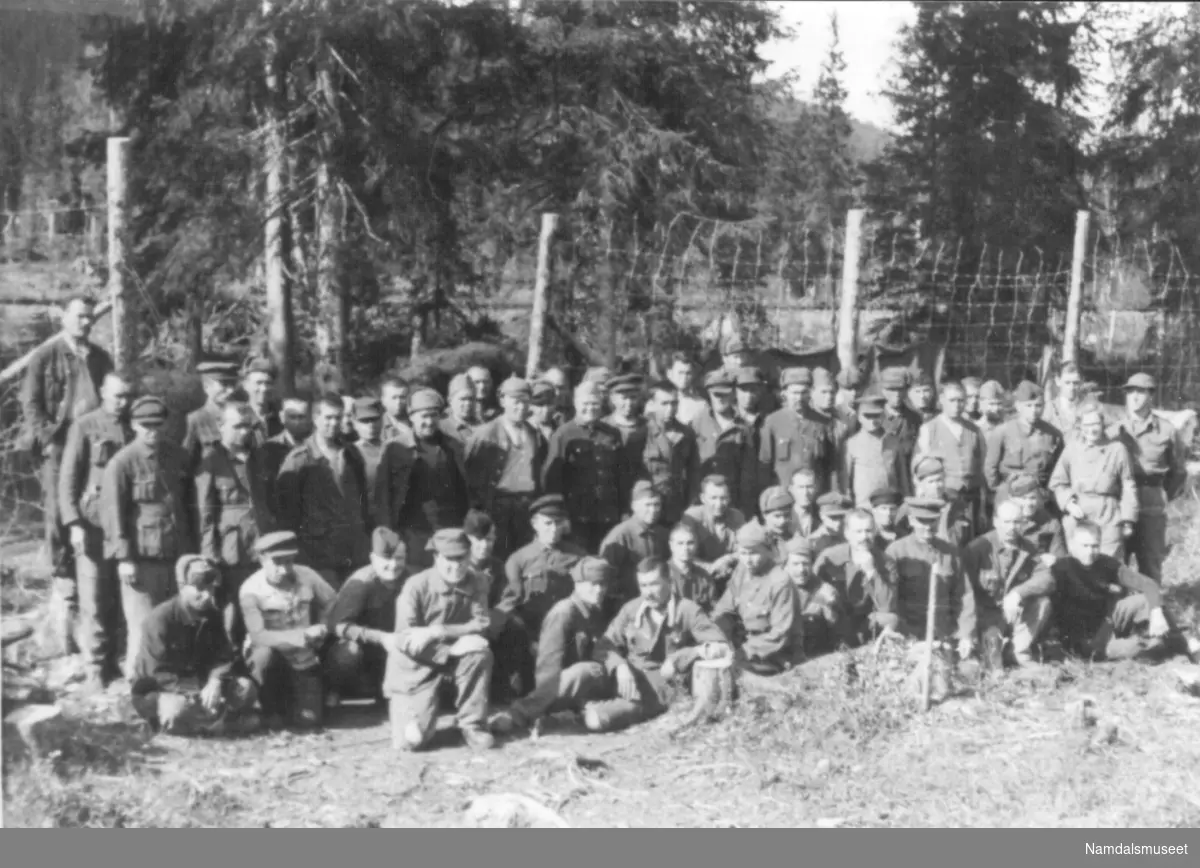 Lassemoen, Namsskogan, mai 1945. Russerleiren ved Lassemoen. Hele leiren samlet.