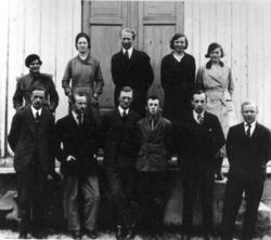 Rørvik, handelsskolekullet i 1932. Foran fra venstre: Reidar