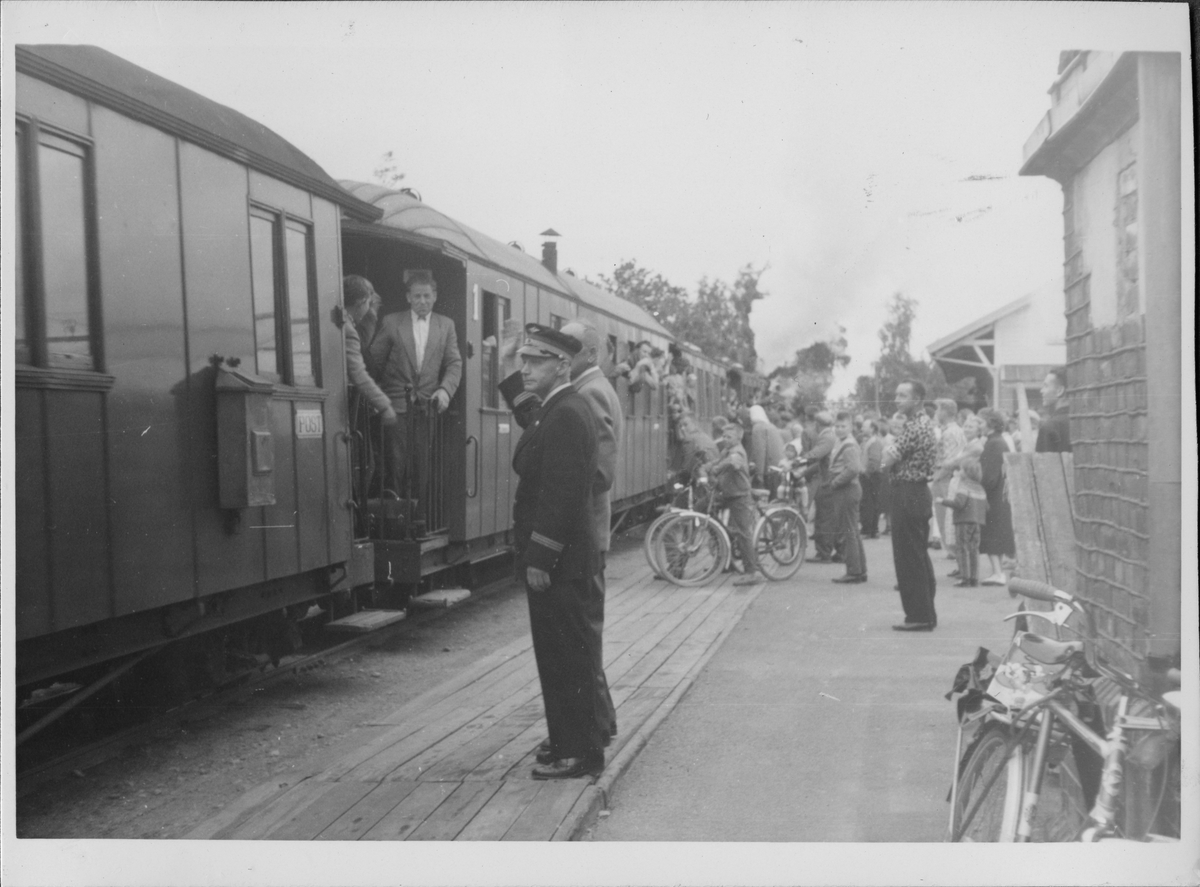 Siste ordinære tog til Skulerud forlater Sørumsand stasjon.