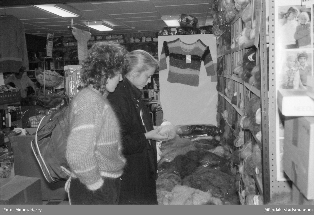 Garnaffär i Kållered, år 1984.

För mer information om bilden se under tilläggsinformation.