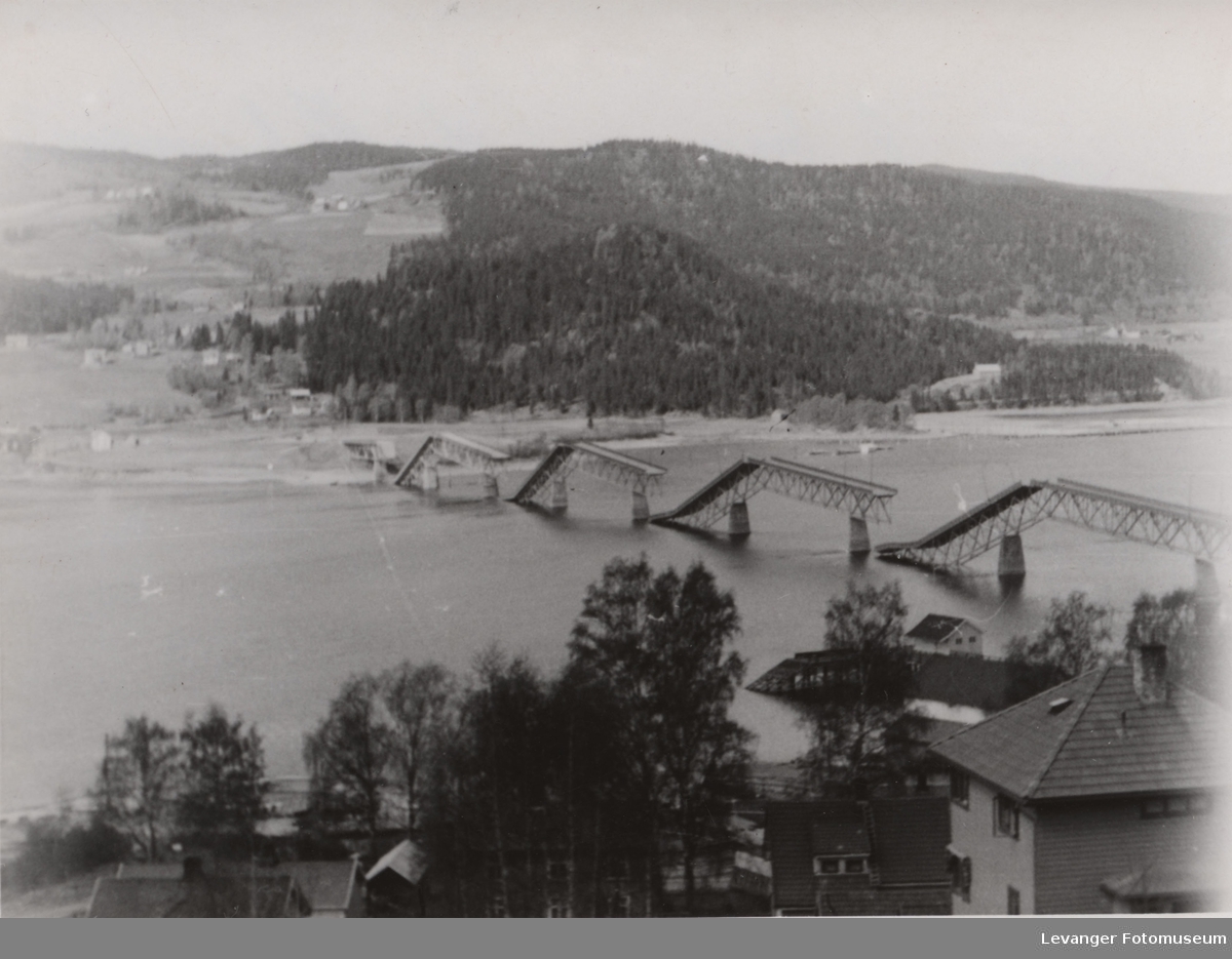 Vignesbrua i Lillehammer, sprengt av Norske soldater i 1940 for å hindre tyske styrker.