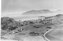 Flyfoto fra Bjarkøy. Tromsneset i forgrunnen, Nergårdshamn i
