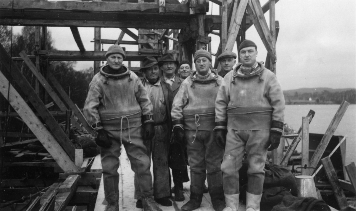 Ätrafors kraftverk. Ombyggnad av dammen år 1951-1952.
En grupp okända män.