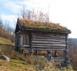 Stolphus i øvre Døkki, Dokken gård i Sudndalen
