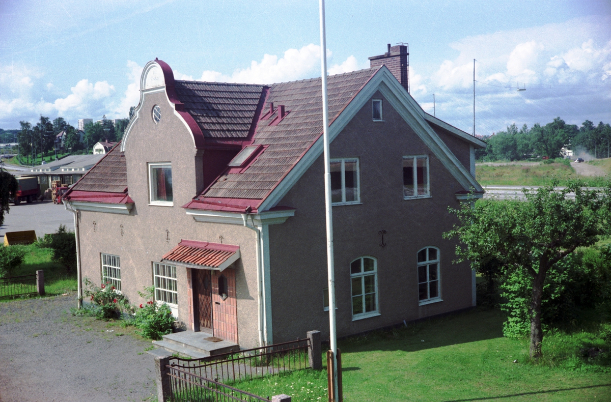 Kavlagården, en fastighet vid bussgaragen utmed E4:an i Huskvarna.