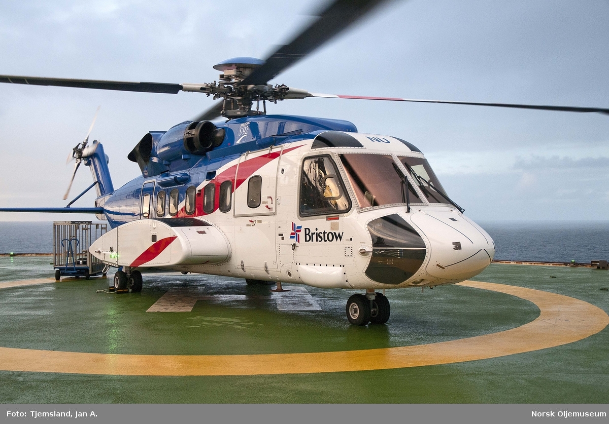 Helikopter av typen Sikorsky S-92 fra Bristow Helicopters er klar for avgang og retur  fra Valhall QP og inn til helikopterterminalen på Sola flyplass med