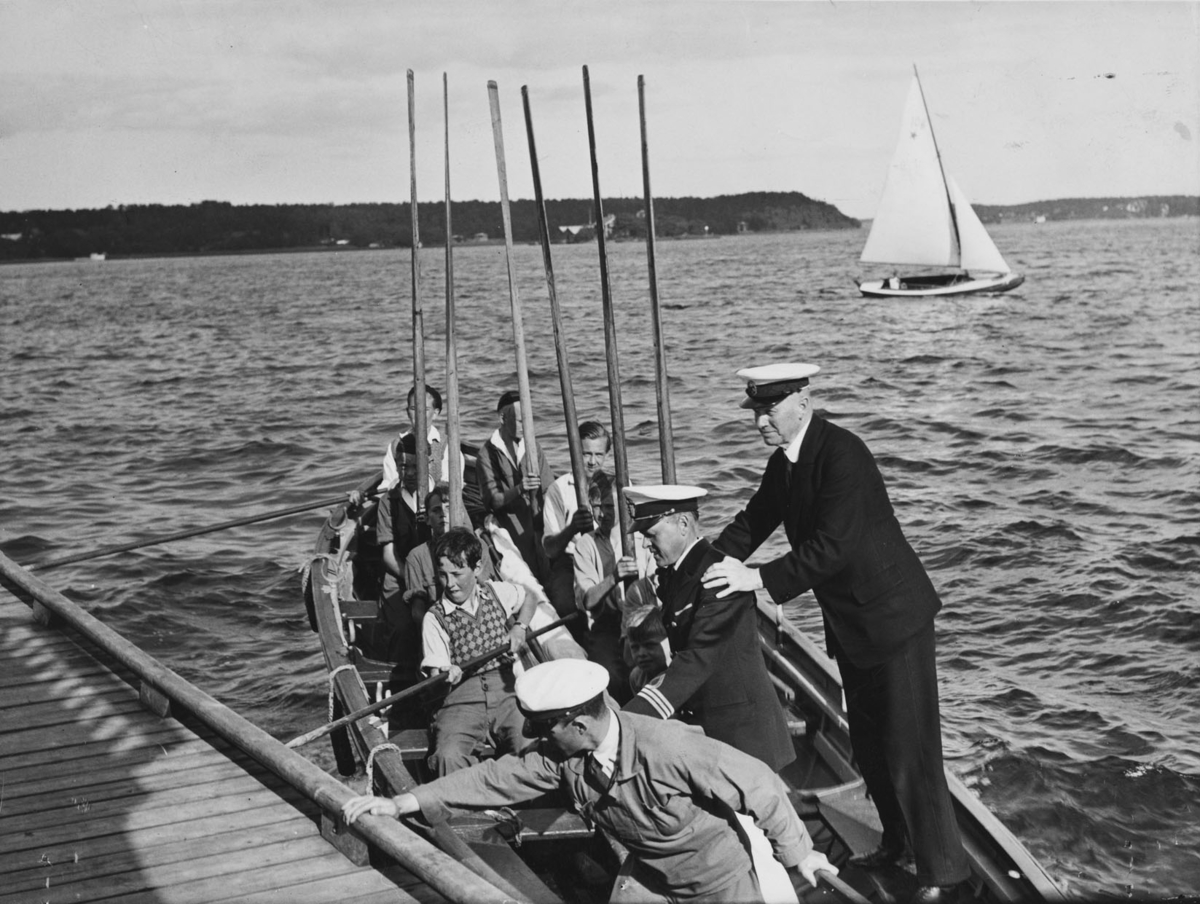 "Seglarskolan i Waxholm" "f. ö. Kapten Bergström samt Amiral Wester"