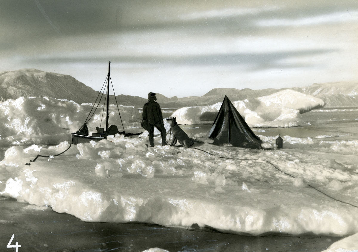 Retusjert fotografi, leirplass med telt på isen på Øst-Grønland.