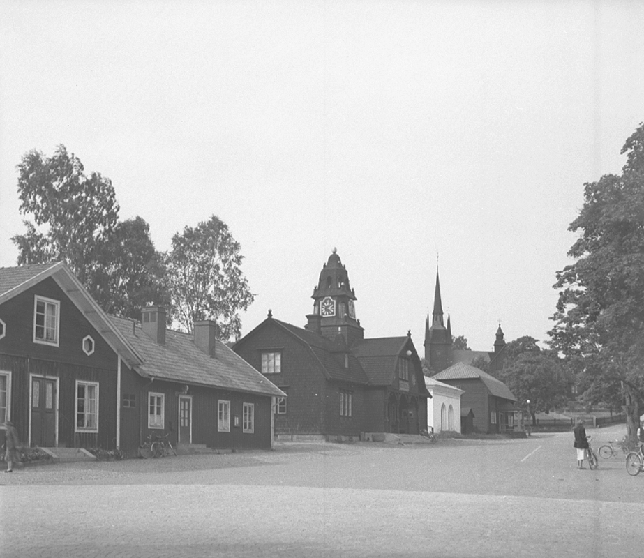Kopparbergs kyrka, bostadshus.
14 juli 1953.