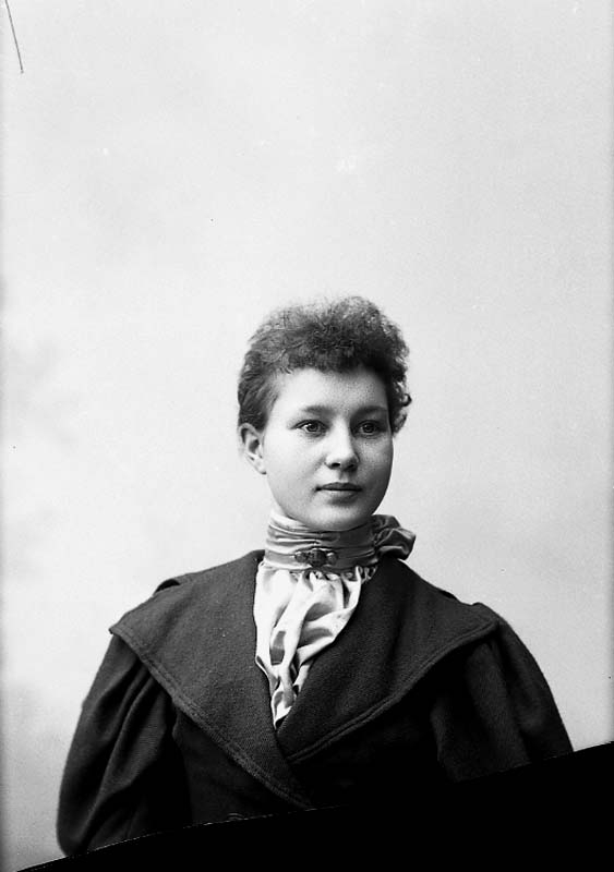 En kvinna.
A. Rosenhoff