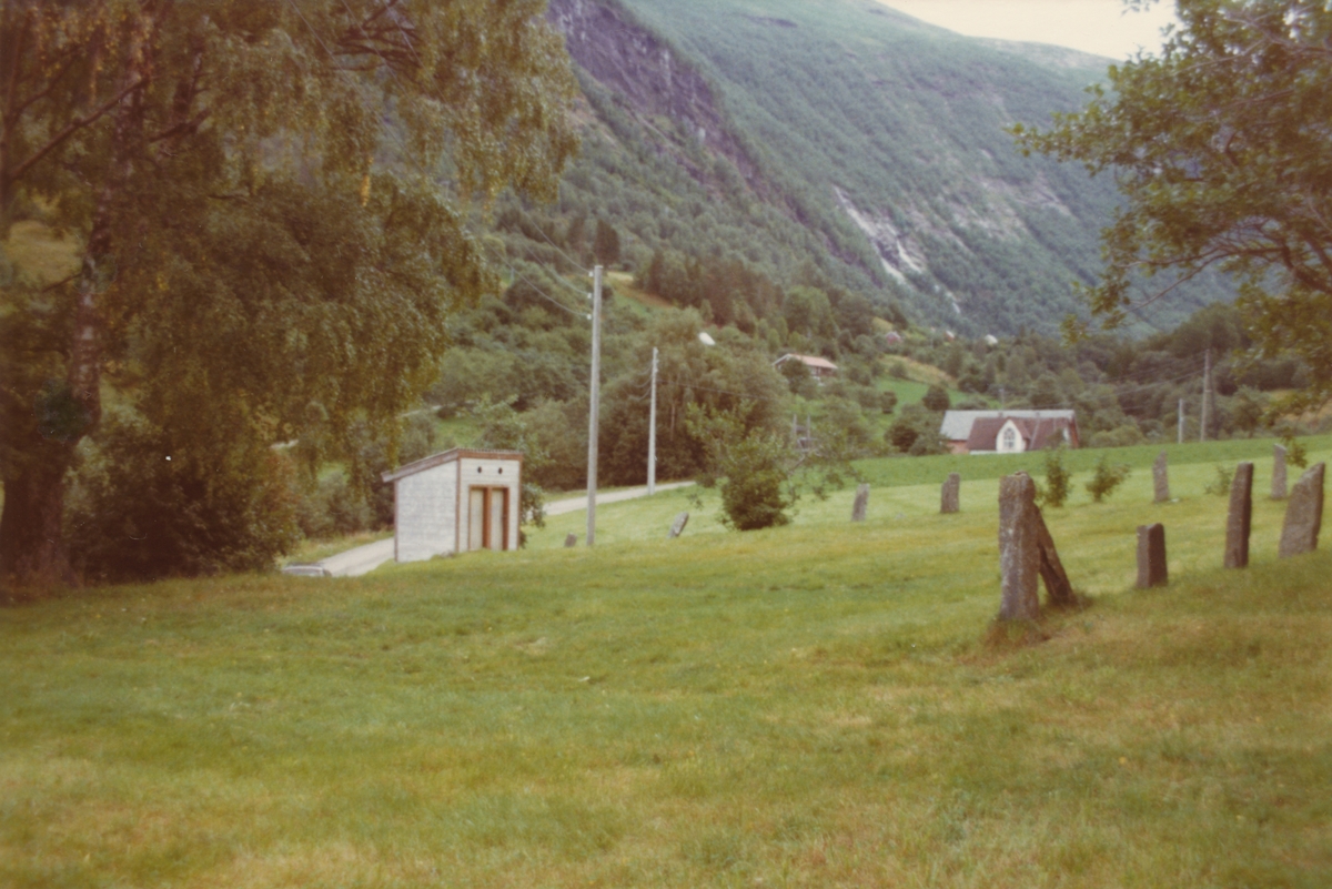 Dokumentasjons-serie av Dalsbygda gamle skole/ Nordalskolen før den ble  tatt ned og flyttet til Sunnmøre Museum.