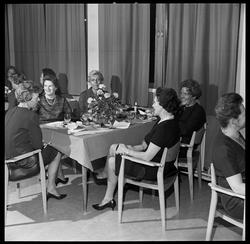 Jubilantfest for damer. Fra kaffebordene.