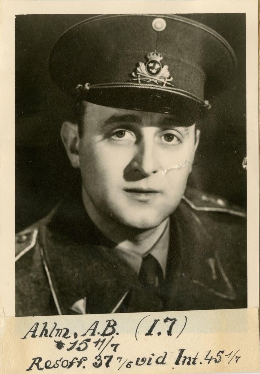 Porträtt av Anders Birger Ahlm, officer vid Södra skånska infanteriregementet I 7 och Intendenturkåren.