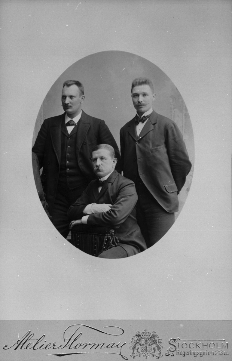 Porträtt av de tre polarexpeditionsfarana år 1897. Fr.v. Knut Fraenkel, sittande Salomon August Andrée och Nils Strindberg.
