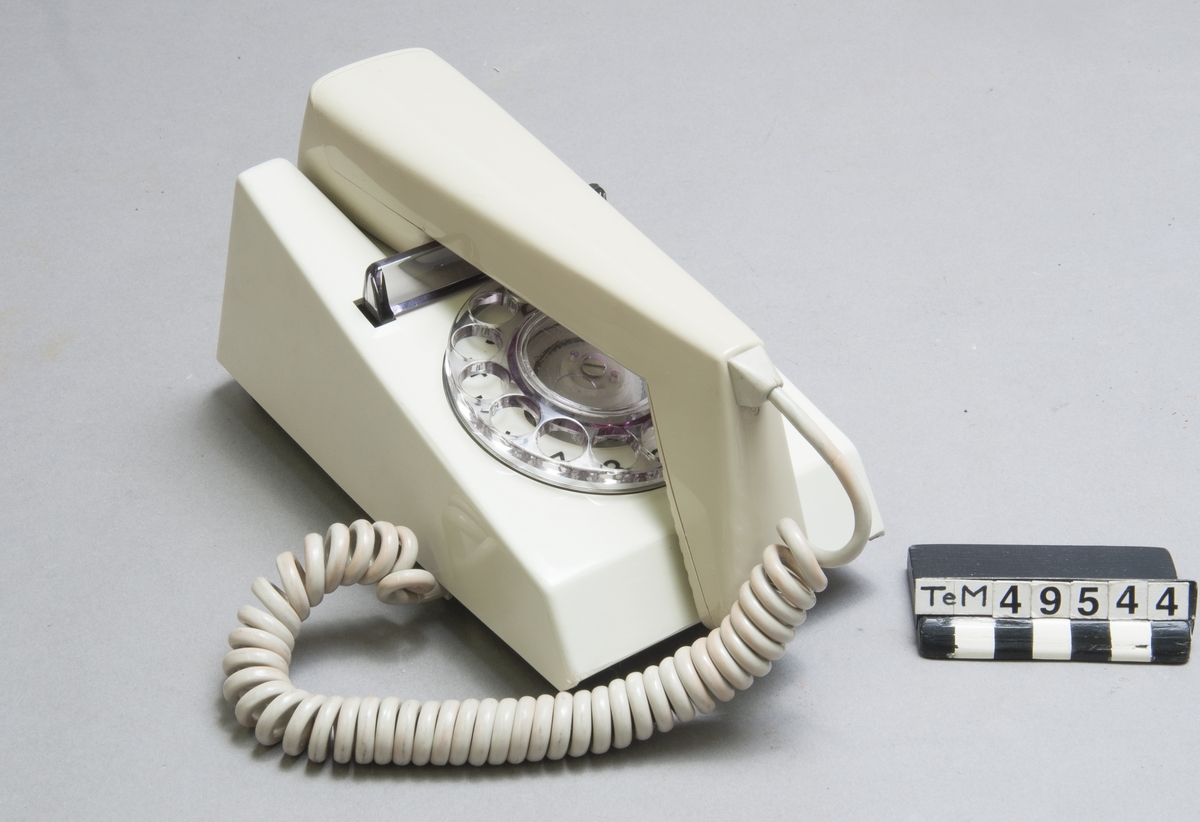 Telefonapparat med linjesladd, spiraliserat utförande.