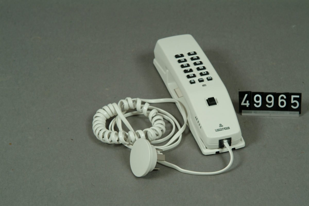 Telefonapparat, omställbar mellan tonval och impulsval, med nio kortnummer, repetition.