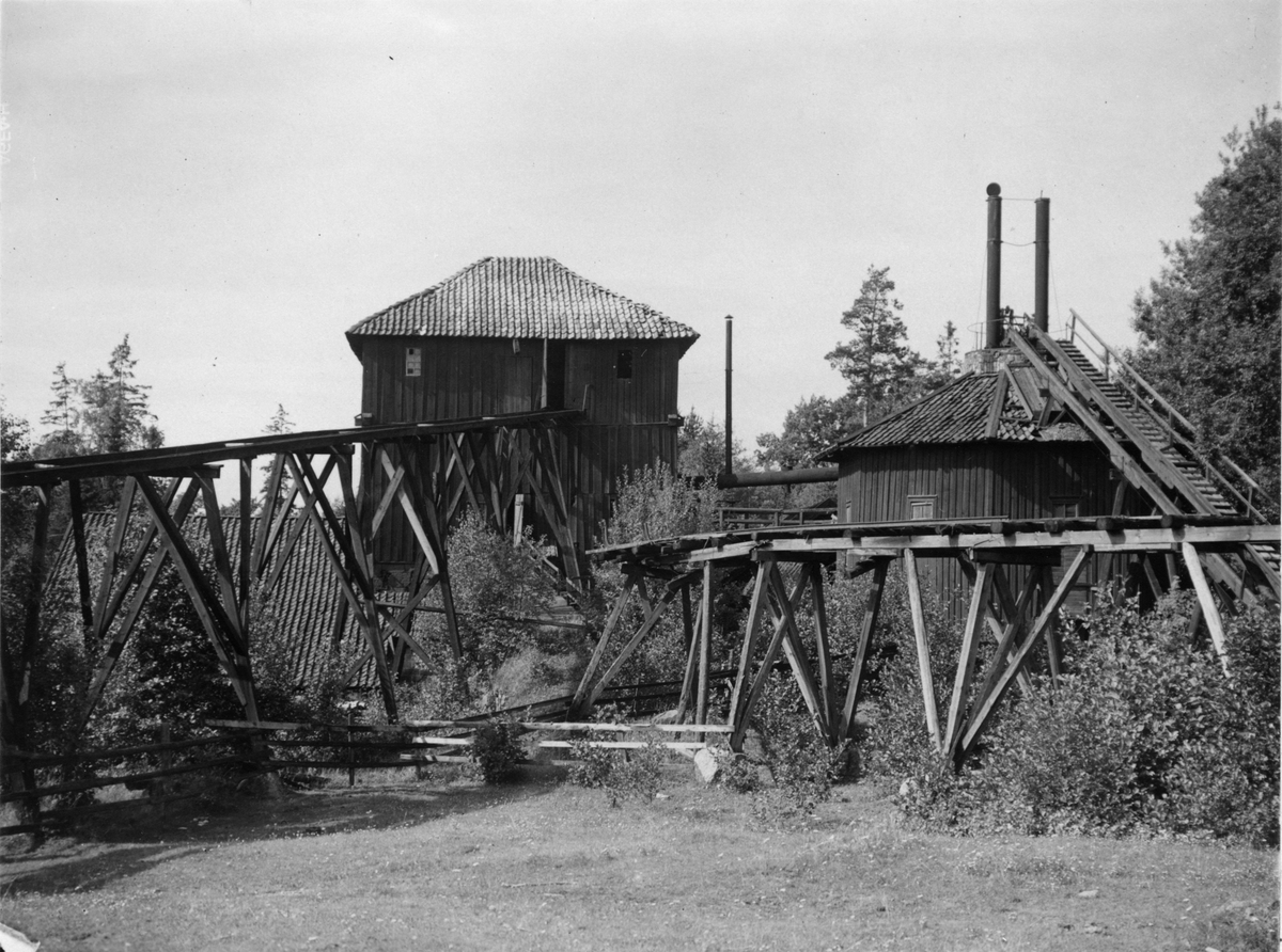 År 1670 anlades järnbruket i Närke men år 1927 gjordes det om till ett pappersbruk.
