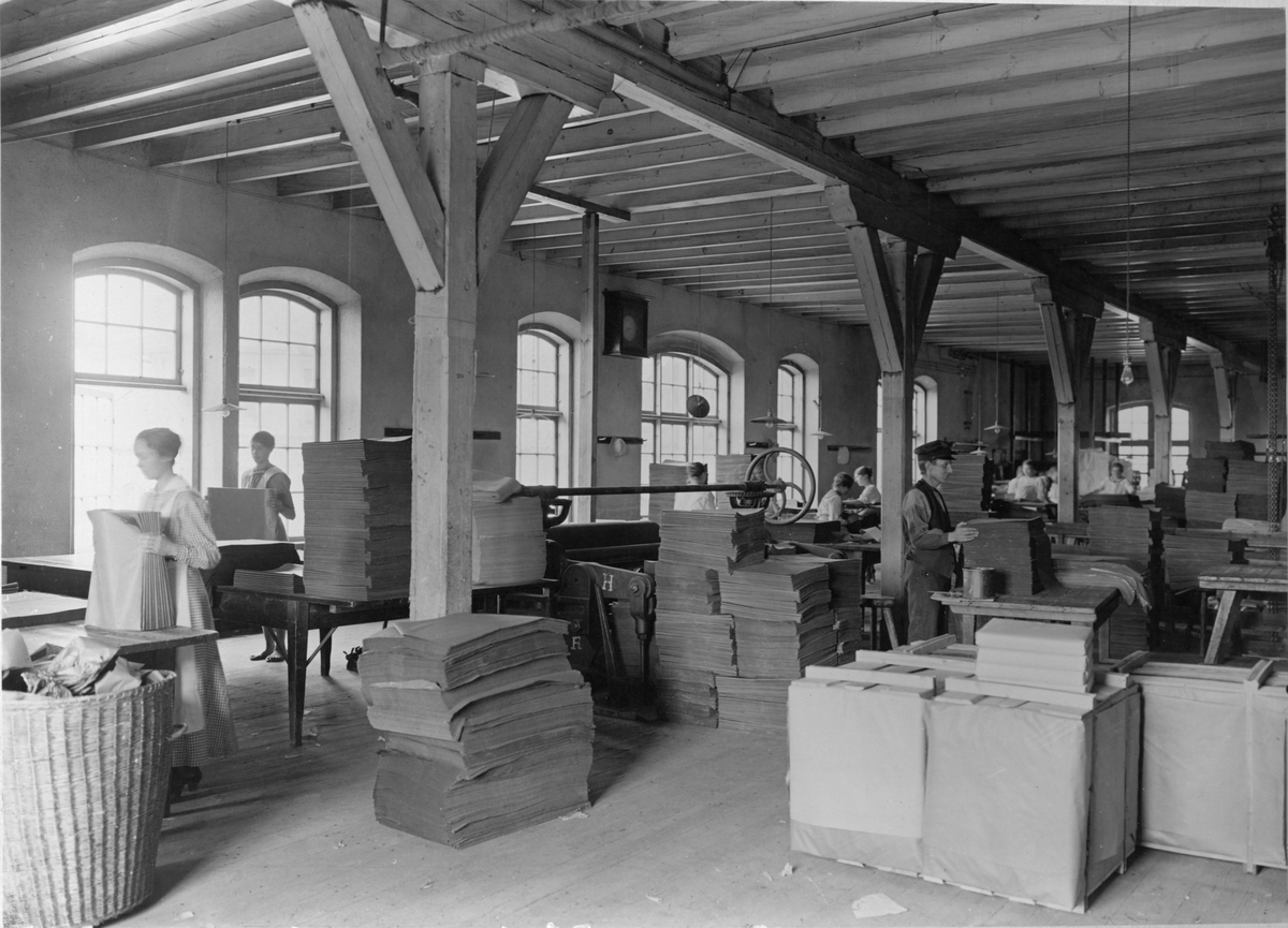 Sörstafors. Pappersbruk, sulfitfabrik och träsliperi. Sorteringssal 1920.