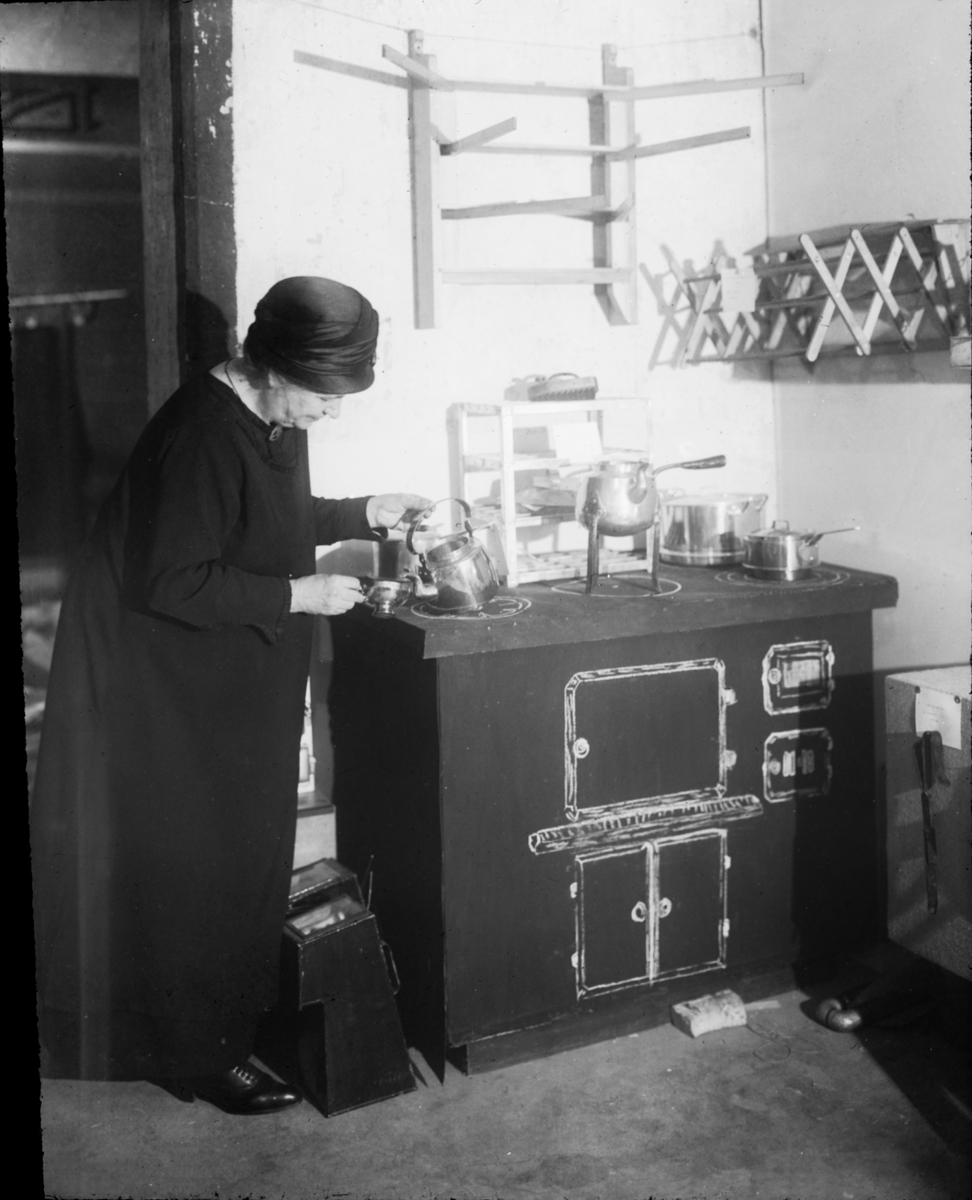 Bild från Ingenjör P. Wretblads material för Bygge och Bo-utställningar.
"Husmoderns pris....1926".