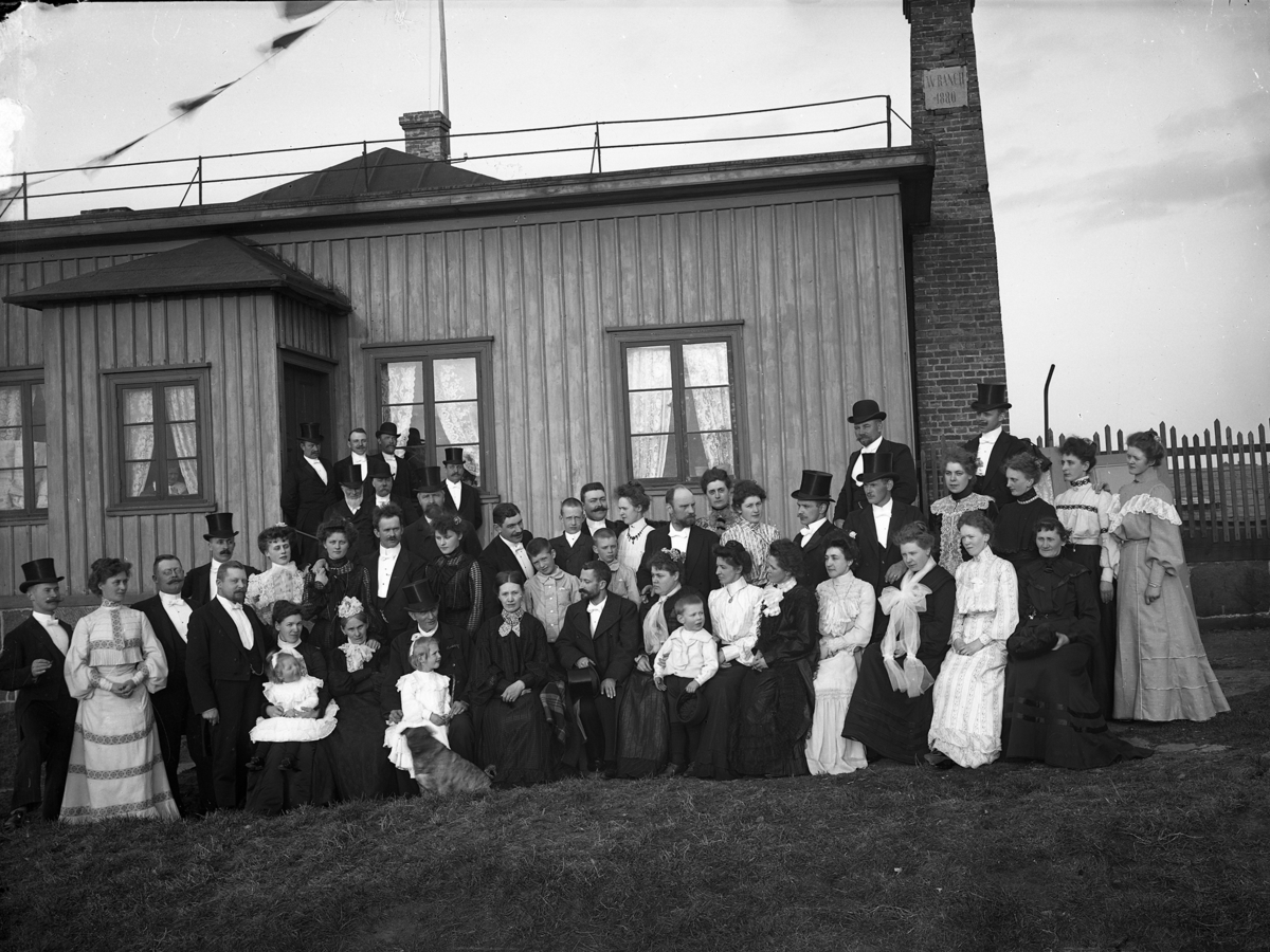 Familjen Ranch med släkt och vänner samlade utanför Wilhelmsberg 1904 ...
