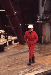 Mannskap på dekk under kornlastingen av M/S ‘Vikara’ (b.1973