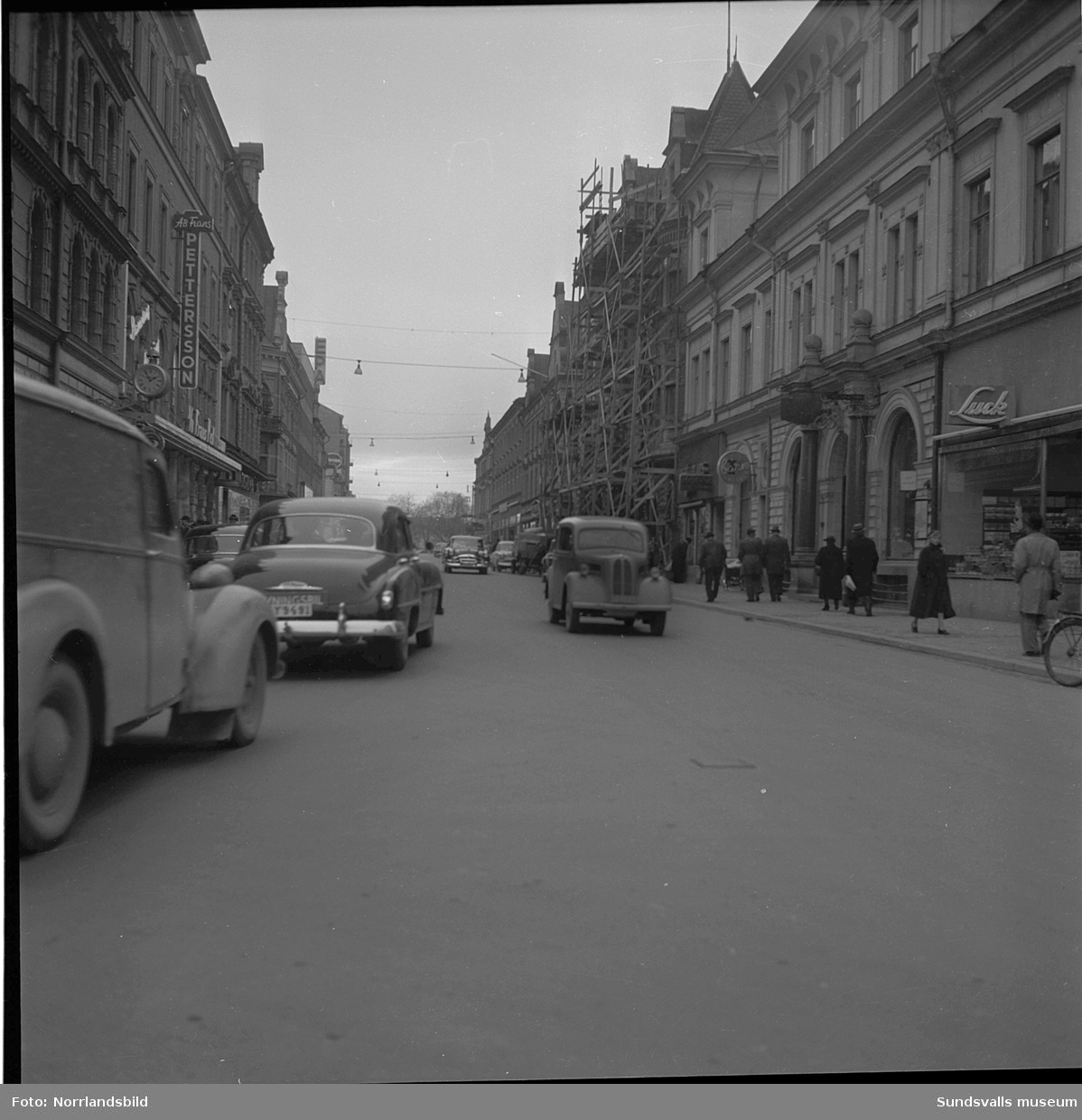Trafikbilder från Storgatan, vid torget och även västerut.