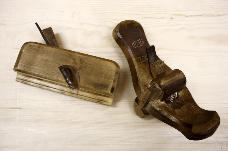 The boatbuilders use a lot of old specialized tools, like these planers. (Foto/Photo)