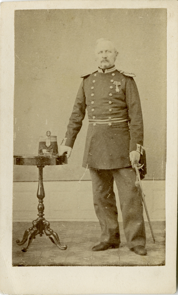 Porträtt av Georg Mauritz Henrik Berg, kapten vid Kronobergs regemente I 11.