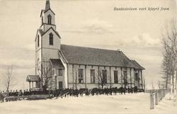 Bautasteinen vert kjøyrt fram