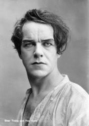 Fotosamling etter Hans Tveito. " Einar Tveito som Peer Gynt"