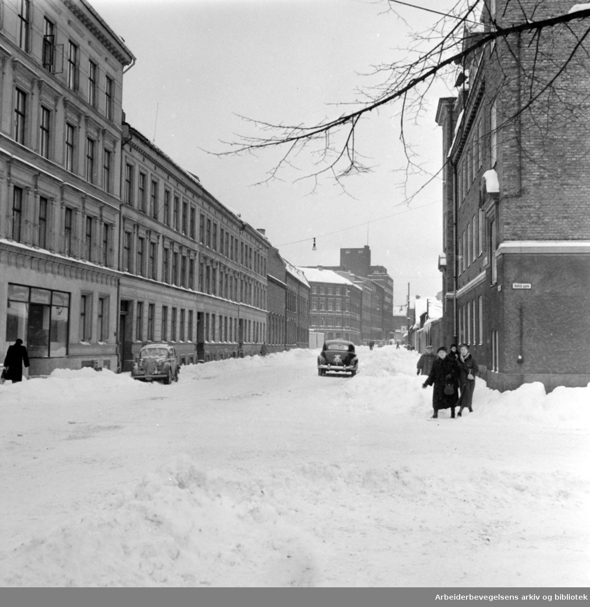 Krysset Heimdalsgata - Vahls gate, januar 1958.