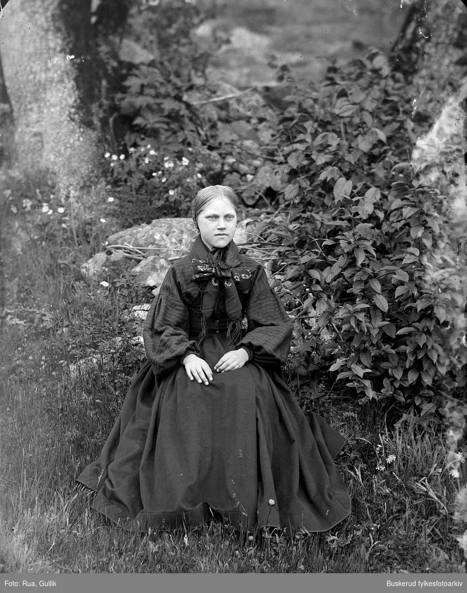 Aslaug O. Løvheim  03.07.1852 
 Sauland
Tjenestepike i Hjartdal