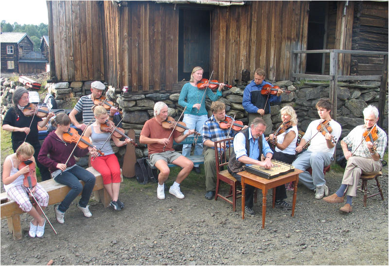 Folkemusikere i Sleggveien (Foto/Photo)