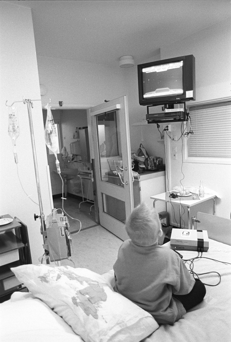 Barnonkologen - flicka på sitt rum, Akademiska sjukhuset, Uppsala 1994-1995